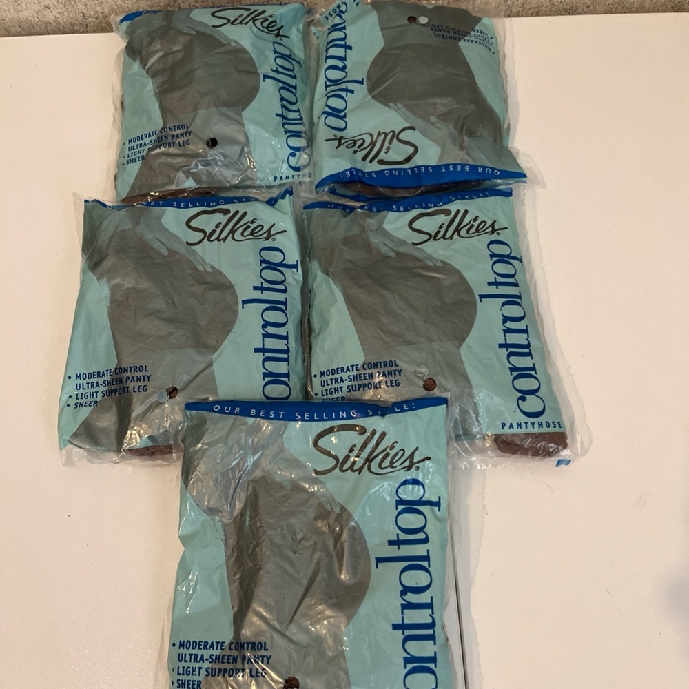 Silkies Bundle Control Top Pantyhose in Sheer Beige Small Shapewear 5 packs NWT